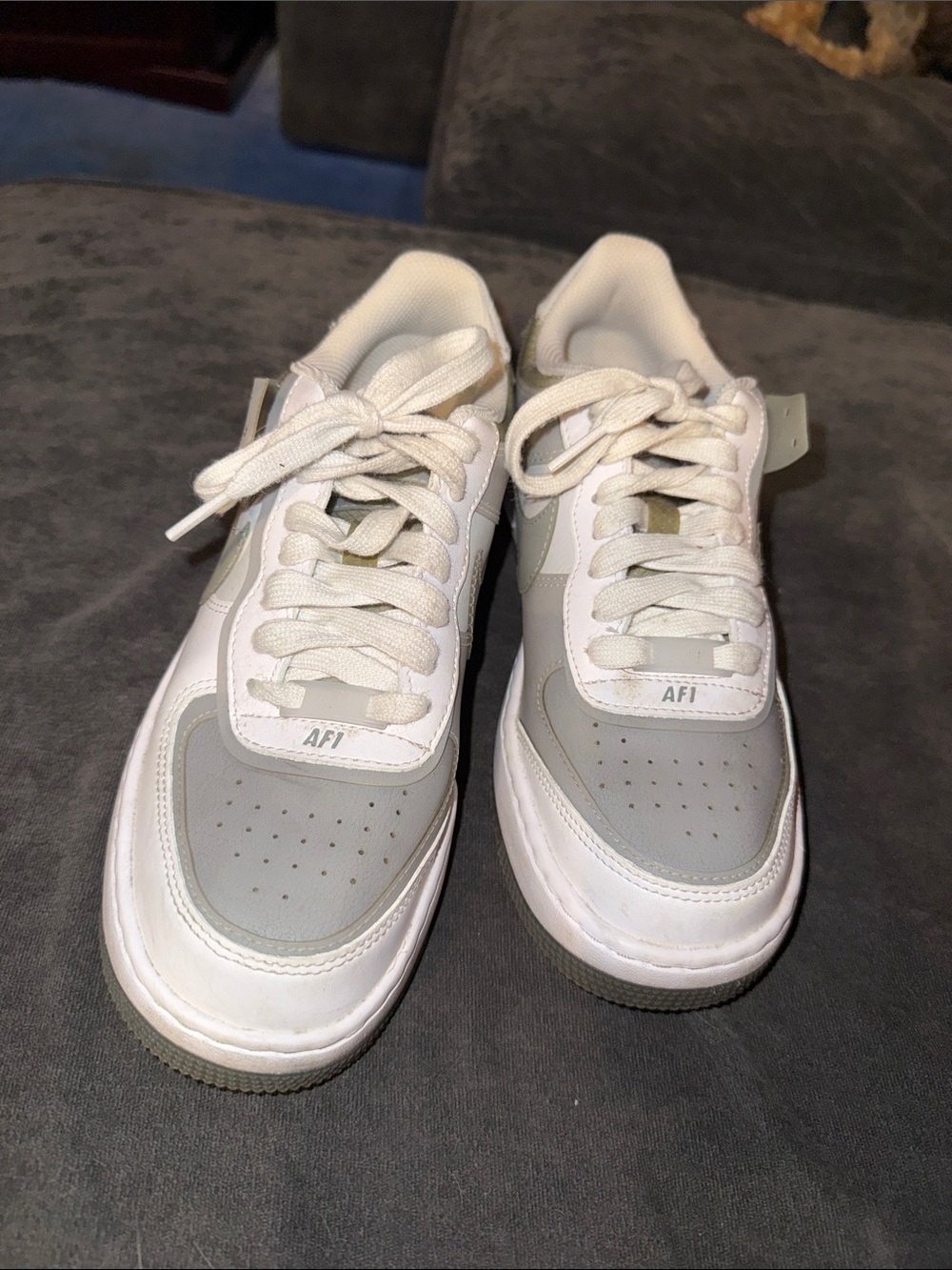 Nike Women's Low-Top Sneakers in White and Light Gray